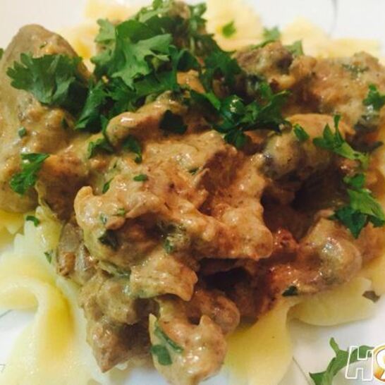 Рецепт куриные сердечки и печень, тушеные в сметане