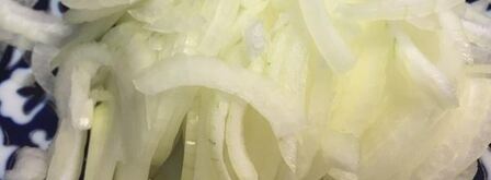 куриные сердечки и печень, тушеные в сметане. Шаг 2