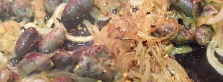 куриные сердечки и печень, тушеные в сметане. Шаг 4