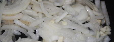 печень нежность в сметанно-луковом соусе. Шаг 6