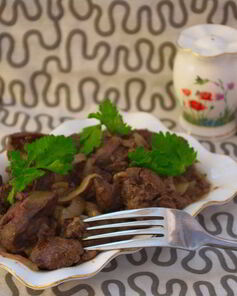 Печень с луком тушеная
