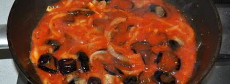 печень в томатном соусе с черносливом. Шаг 4