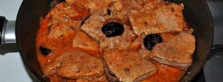 печень в томатном соусе с черносливом. Шаг 6