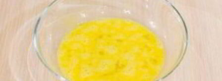 печень, запеченная с помидорами и луком под сыром. Шаг 2