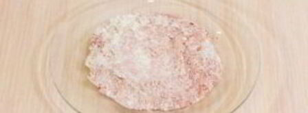 печень, запеченная с помидорами и луком под сыром. Шаг 3