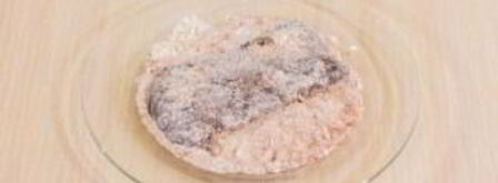 печень, запеченная с помидорами и луком под сыром. Шаг 5