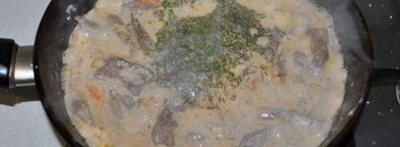 тушеная свиная печень в сметане. Шаг 6