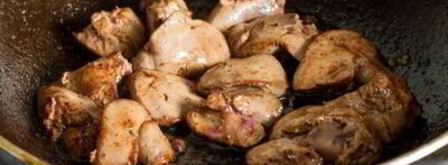 жареная куриная печень с овощами. Шаг 4