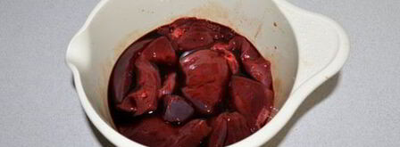 жареная печень, маринованная в соевом соусе. Шаг 2