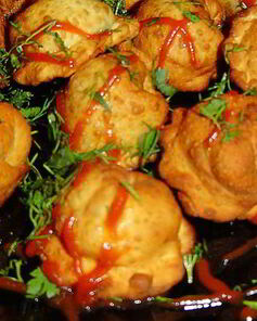 Жареные пельмени с грибами и капустой