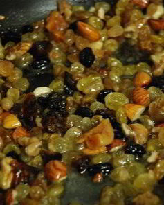 Сладкий плов с сухофруктами и орехами