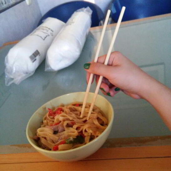 Рецепт пшеничная лапша с курицей в соево-медовом соусе