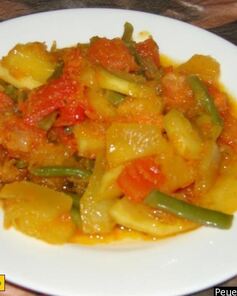 Овощное рагу из кабачков помидор и фасоли