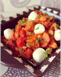 Овощное рагу с нутом и моцареллой