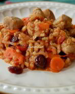 Свиное рагу с перловкой и клюквой