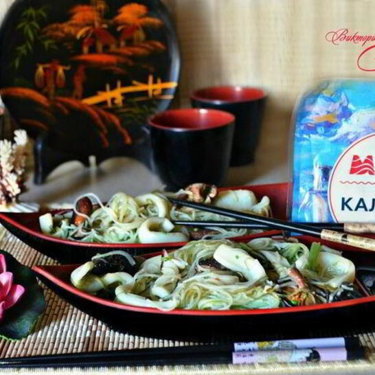 Рецепт рисовая лапша с кальмарами и шиитаке в воке