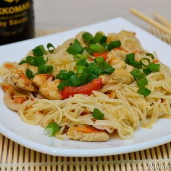 Рецепт рисовая лапша с куриным филе и овощами