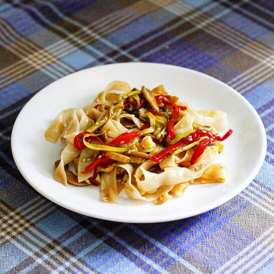 Рецепт рисовая лапша с сладким перцем и кабачками по-азиатски