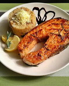 Стейки из семги и ризотто с лесными грибами и пармезаном