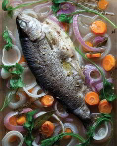 Форель пашот с луком и семенами укропа