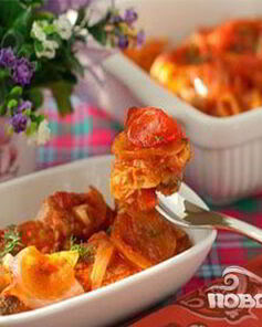 Горбуша, запеченная в духовке под томатным соусом