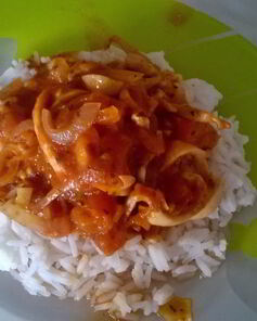 Кальмары в томатном соусе