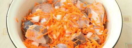 хек с овощами в томатном соусе. Шаг 2