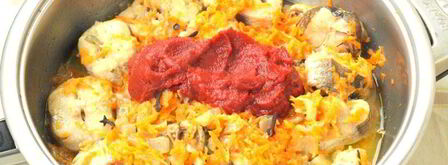 хек с овощами в томатном соусе. Шаг 4