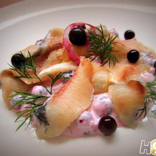 Рецепт сельдь пряного посола со смородиновым соусом