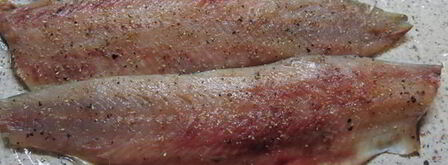 сельдь пряного посола со смородиновым соусом. Шаг 4