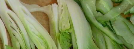 семга с салатом из цикория, фенхеля и редиски. Шаг 4