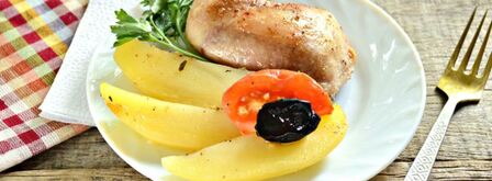 цесарка в духовке с картофелем и черносливом. Шаг 4