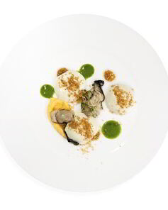 Устрицы с сыром мимолет, горчицей и водяным крессом