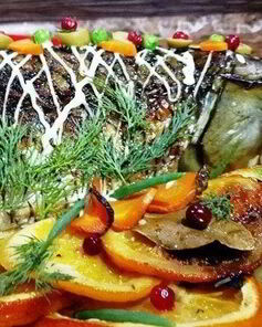 Запеченный белый амур с овощами