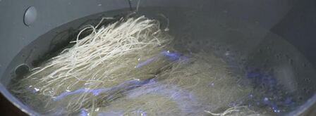 рыбные клецки с фунчозой и соевым соусом. Шаг 3