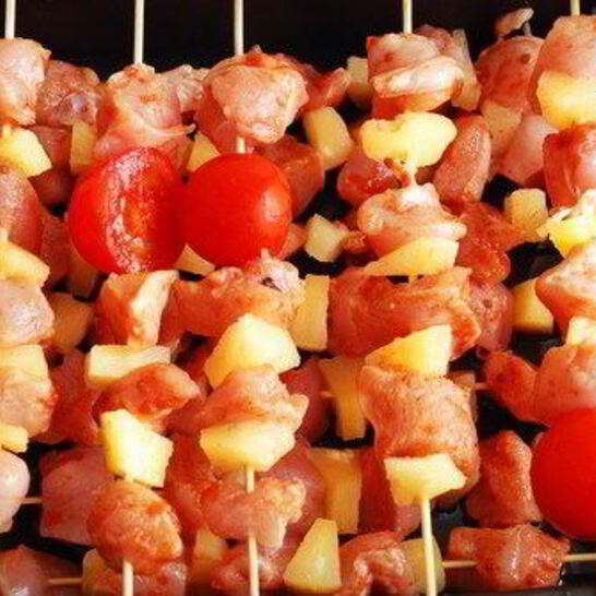 Рецепт говяжьи шашлыки по-гавайски с ананасами, красным перцем и луком