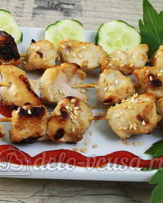 Куриные шашлычки на шпажках
