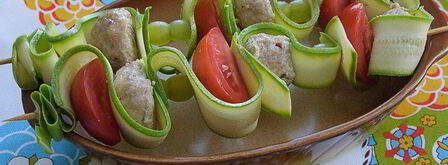 шашлычки из фрикаделек с виноградом и помидорами. Шаг 5