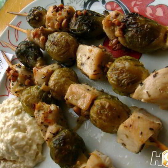 Рецепт шашлычки из курицы и брюссельской капусты
