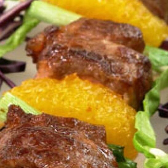 Рецепт шашлычок из баранины с апельсинами и овощным салатом