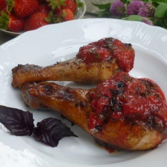 Рецепт шашлык из курицы с клубнично-базиликовым соусом