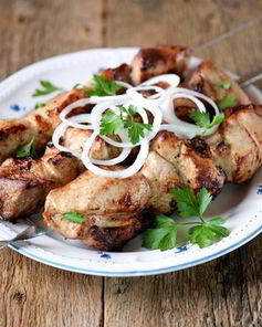 Шашлык из свинины в маринаде из кефира и зелени