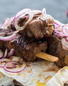 Шашлык из свиной шейки в яблочно-горчичном маринаде