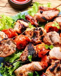 Шашлык в маринаде со свежими помидорами