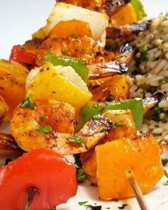 Шашлыки из креветок и манго в соке лайма