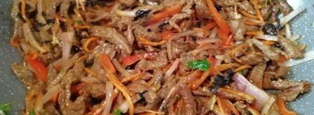 соба — гречневая лапша с говядиной и овощами. Шаг 13