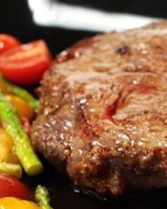 Говяжьи стейки с помидорами по-американски