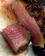 Гриль стейк из утиной грудки с соусом из слив