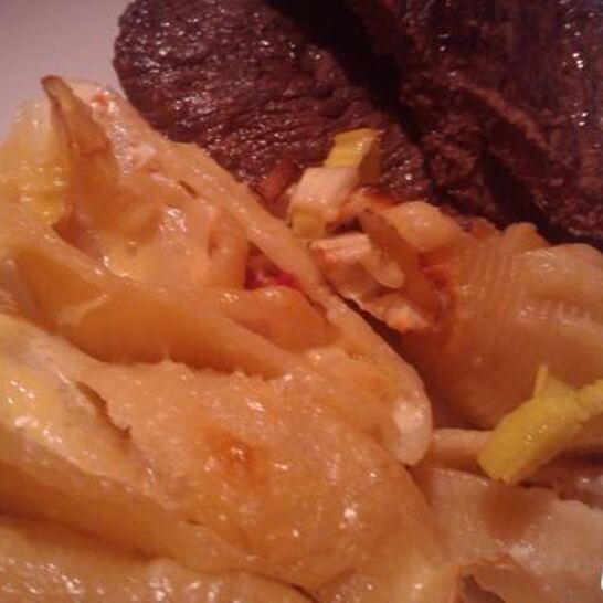 Рецепт конкильони под сыром и стейк