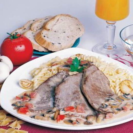 Рецепт паста с мясными стейками в грибном соусе